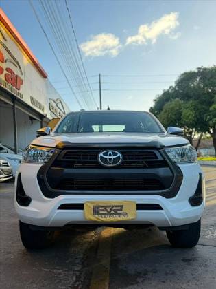 TOYOTA HILUX 2.8 D-4D TURBO DIESEL CD POWER PACK 4X4 MANUAL TOYOTA HILUX 2.8 D-4D TURBO DIESEL CD POWER PACK 4X4 MANUAL